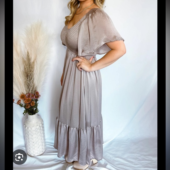 Elegant Gray Women's Dress - Picture 2 of 6